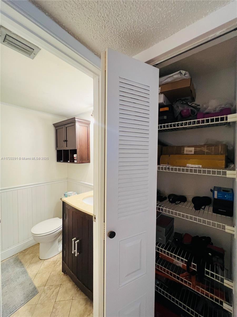JACARANDA HEIGHTS CONDO - Residential