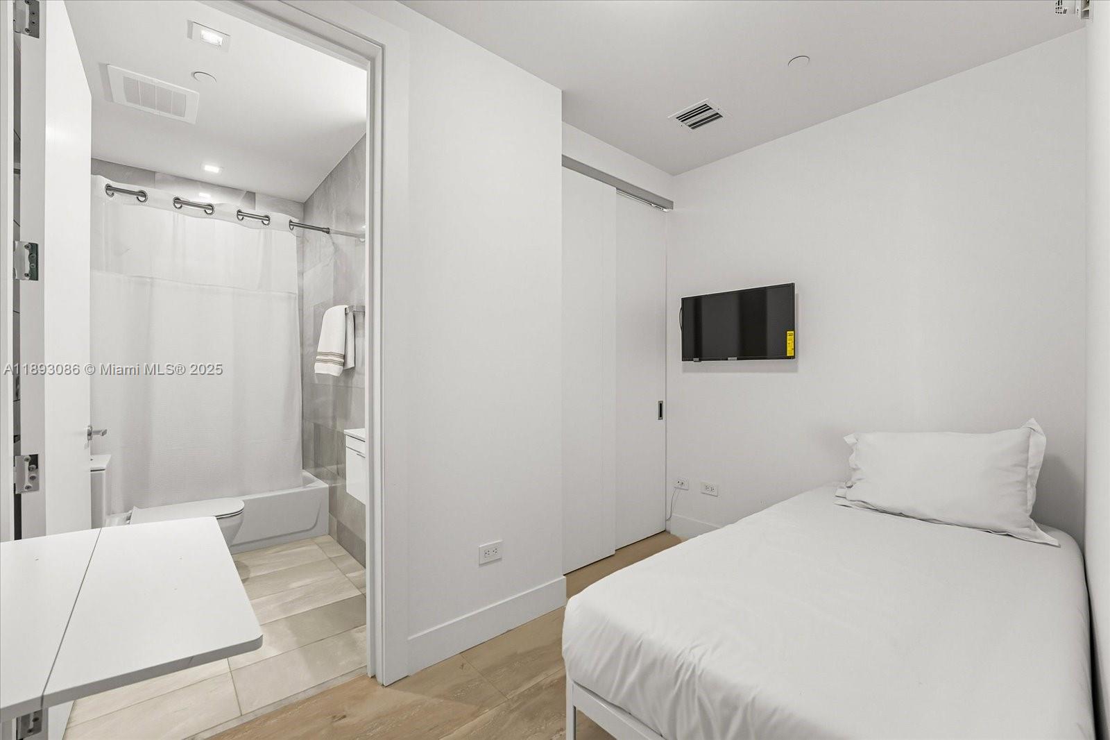 Turnberry Ocean Club - Residential