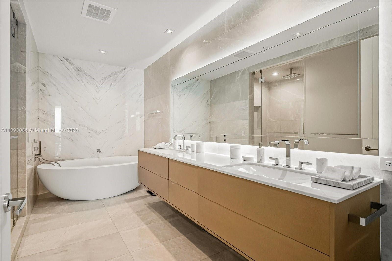 Turnberry Ocean Club - Residential