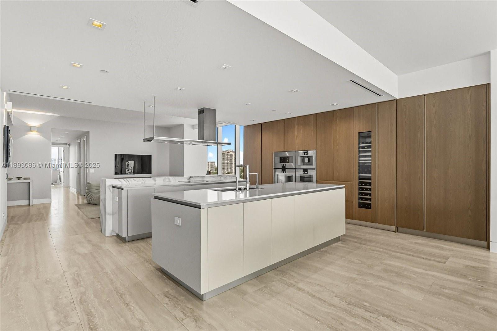 Turnberry Ocean Club - Residential