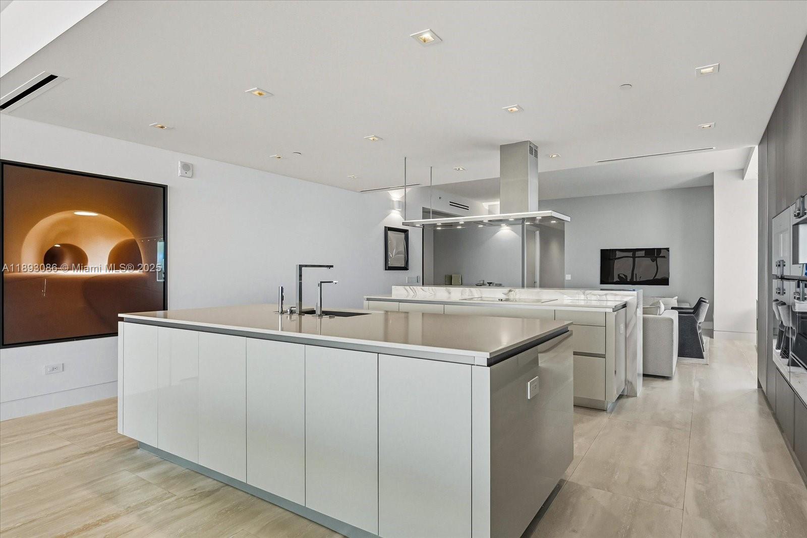 Turnberry Ocean Club - Residential