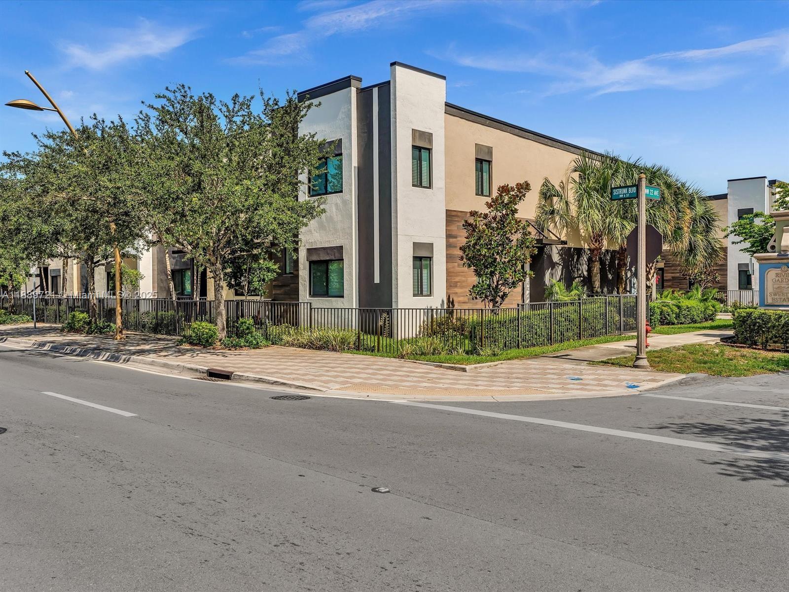 RIVER GARDENS - Residential