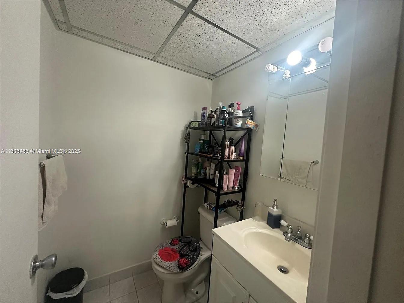 INTERNATIONAL CONDO - Residential Lease