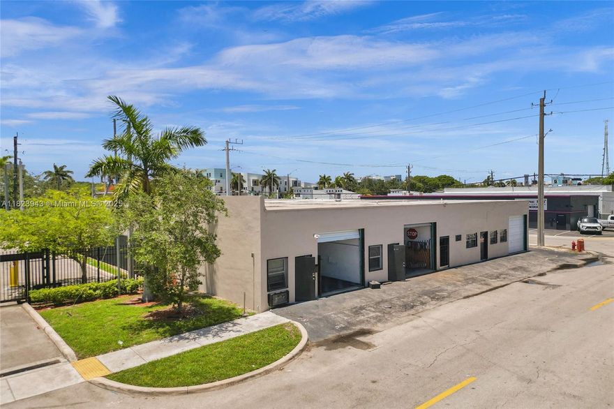 B-3 Zoning-10,003 sqft corner lot warehouse/8 bays(approximately 1200-1400 sqft each bay) completely leased. Completed 40 year inspection. Roof Permit 2005(Re-sealed 2025) Opportunity zone, high traffic.
Every Bay has Air Conditioning and a bathroom(no showers).  All seperate meters.  6 total tenants in good standing which would all like to stay. Ceiling height is 10-12 FT
15+ exterior parking spots.  Tenants pay their own electric and insurance. Landlord pays all taxes, water/sewer.
