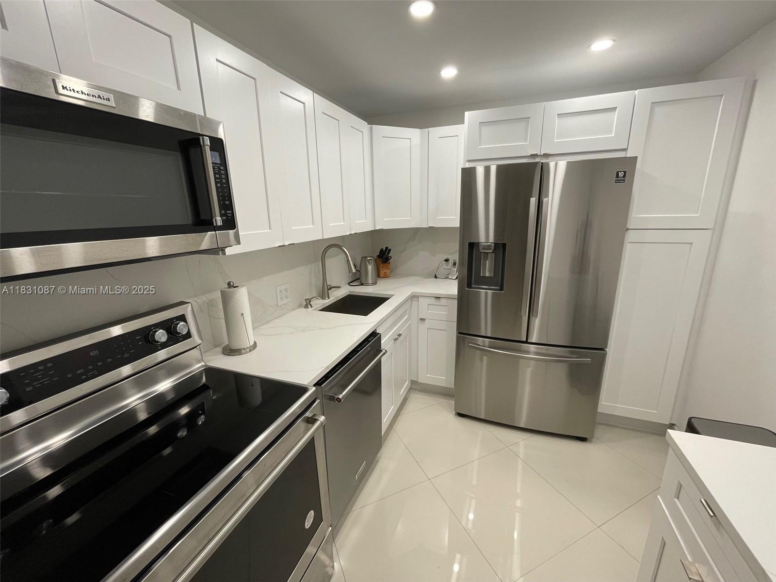 20335 W Country Club Dr 304
