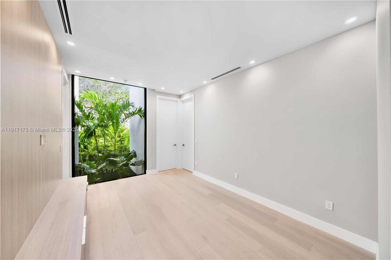 1ST ADDN BISCAYNE LAWN - Residential