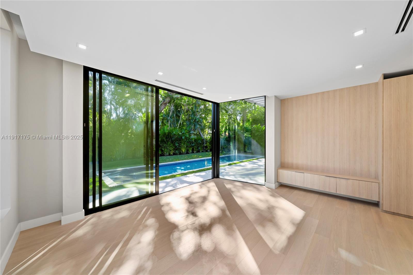 1ST ADDN BISCAYNE LAWN - Residential