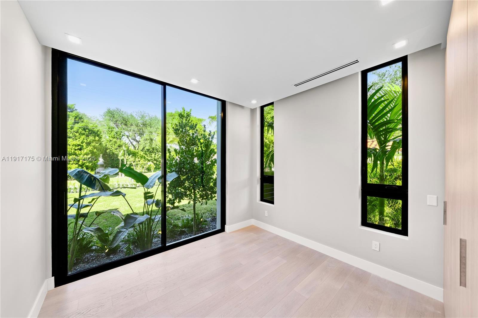 1ST ADDN BISCAYNE LAWN - Residential