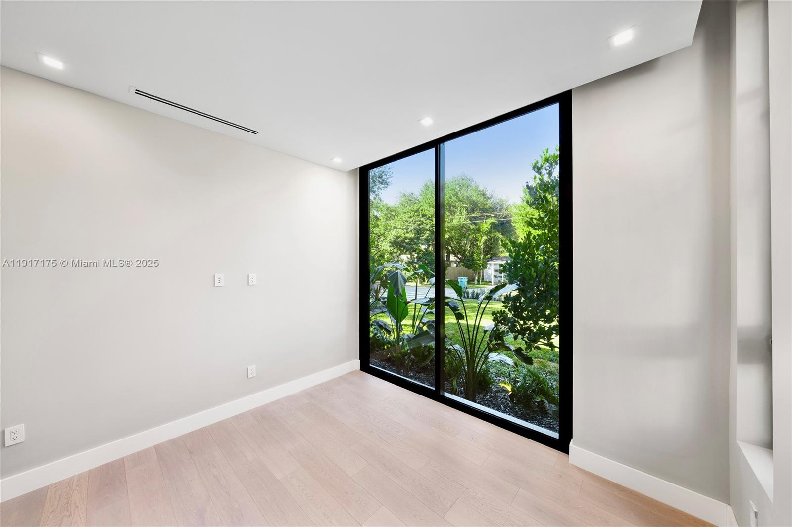 1ST ADDN BISCAYNE LAWN - Residential