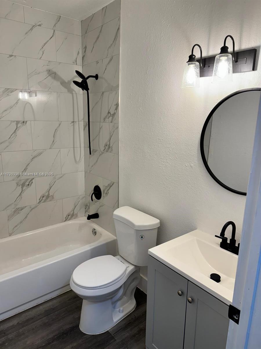 PALMLAND ESTATES - Residential Lease