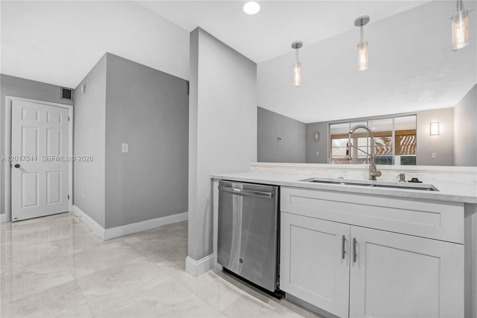OMEGA CONDO NO 3 - Residential