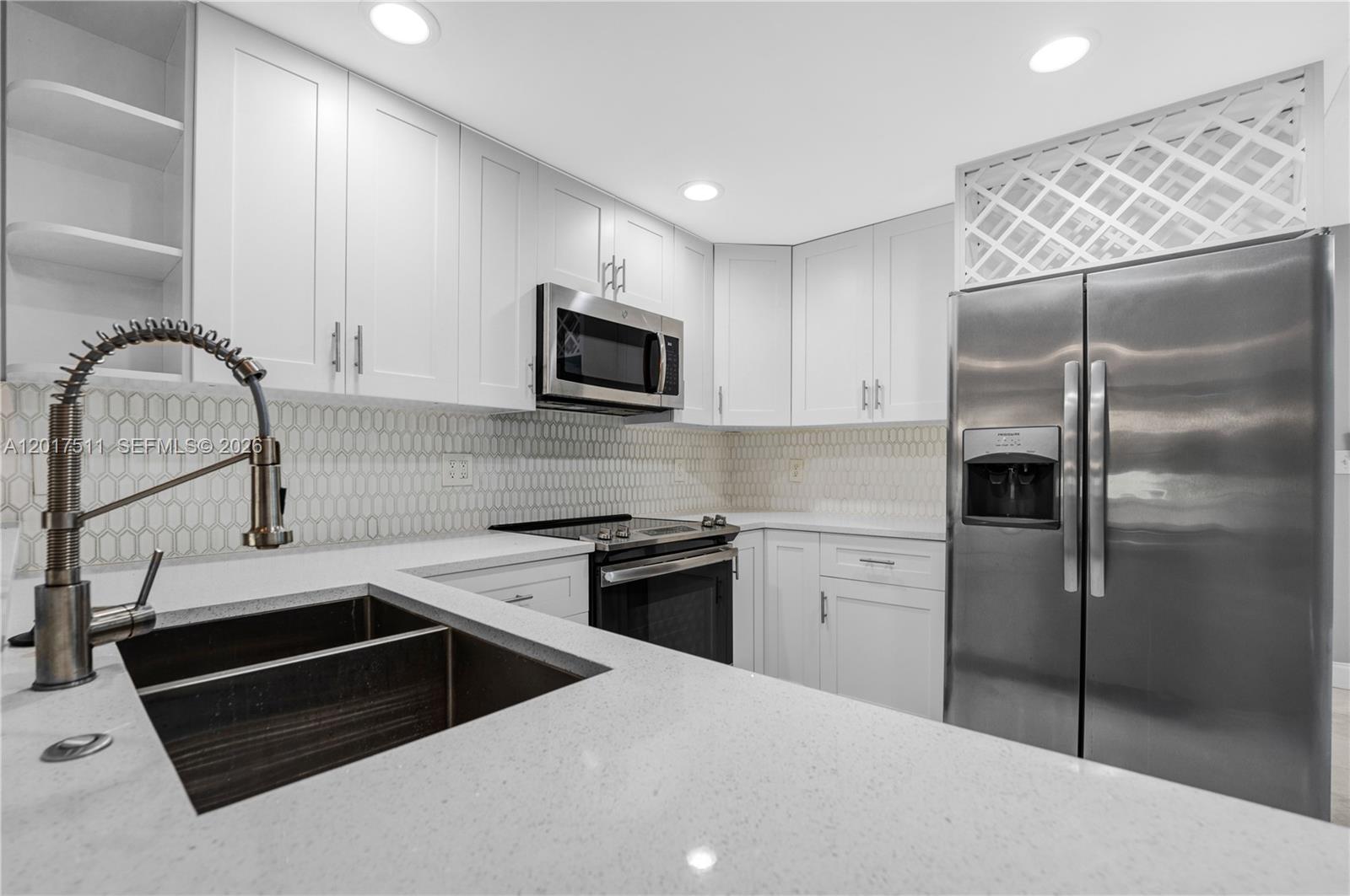 OMEGA CONDO NO 3 - Residential