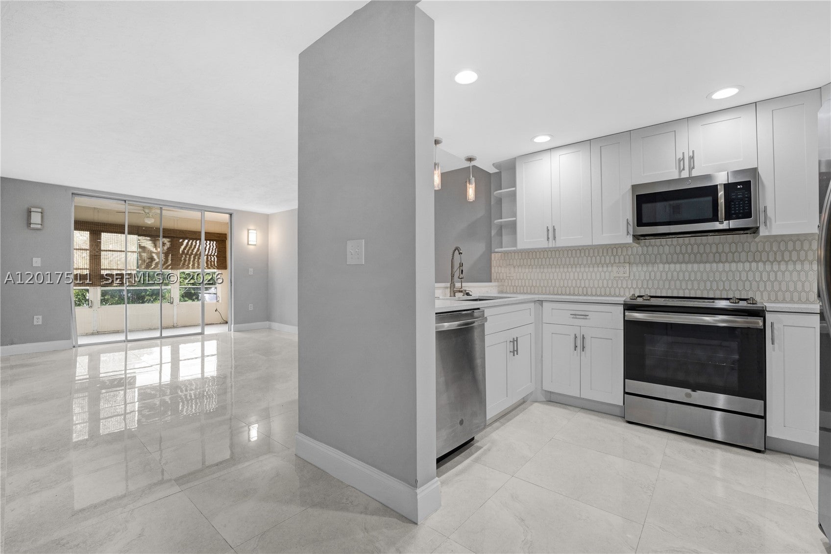 7100 NW 17th St 305, Plantation FL 33313