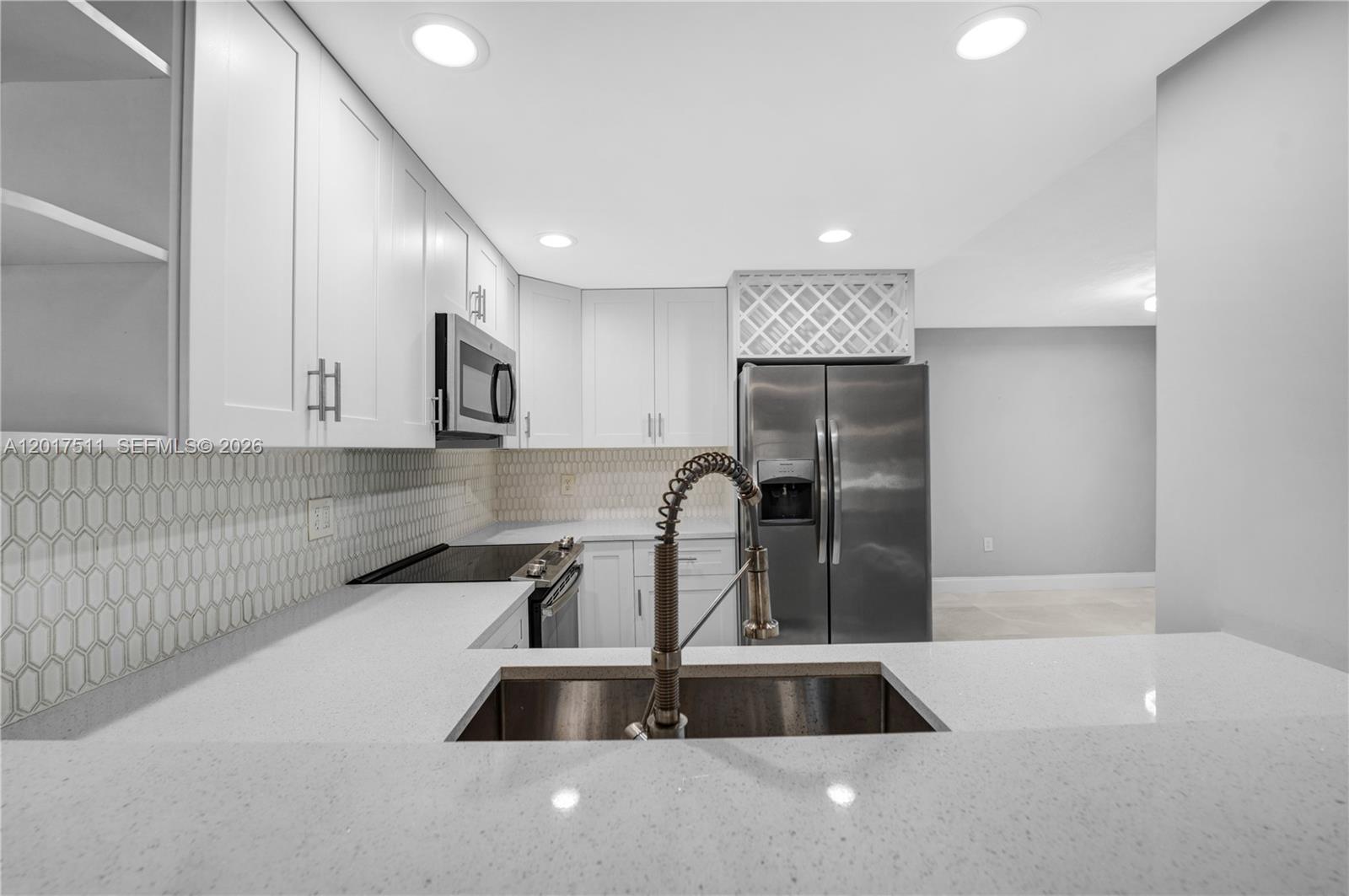 OMEGA CONDO NO 3 - Residential