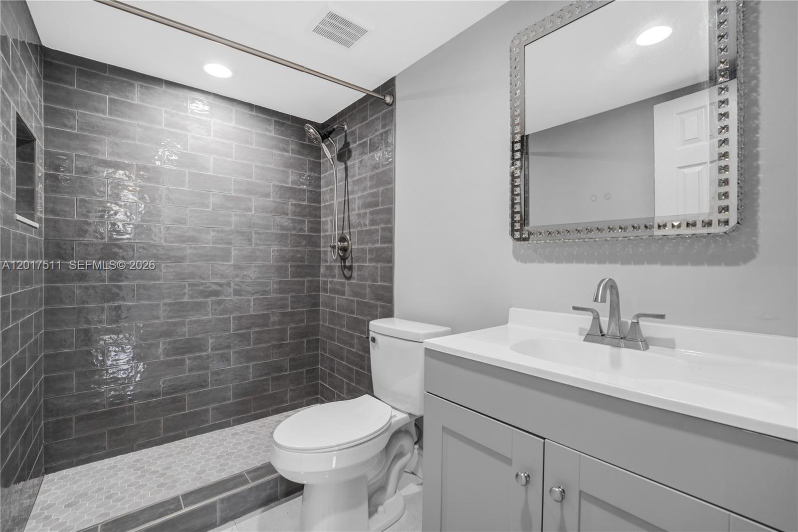 OMEGA CONDO NO 3 - Residential