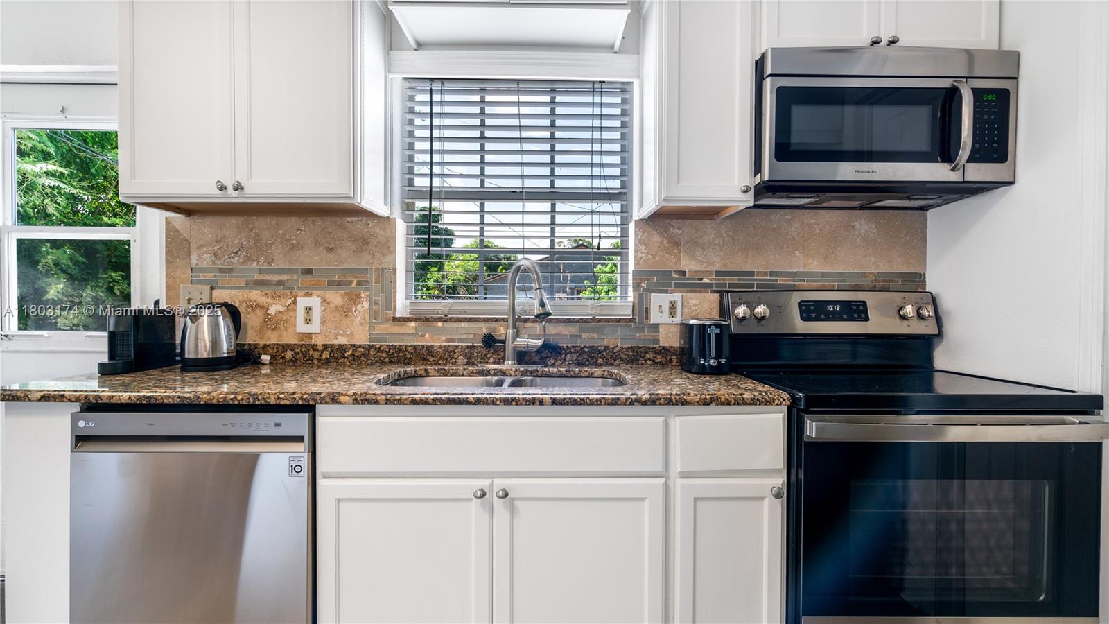 COLONIAL ESTATES - Residential