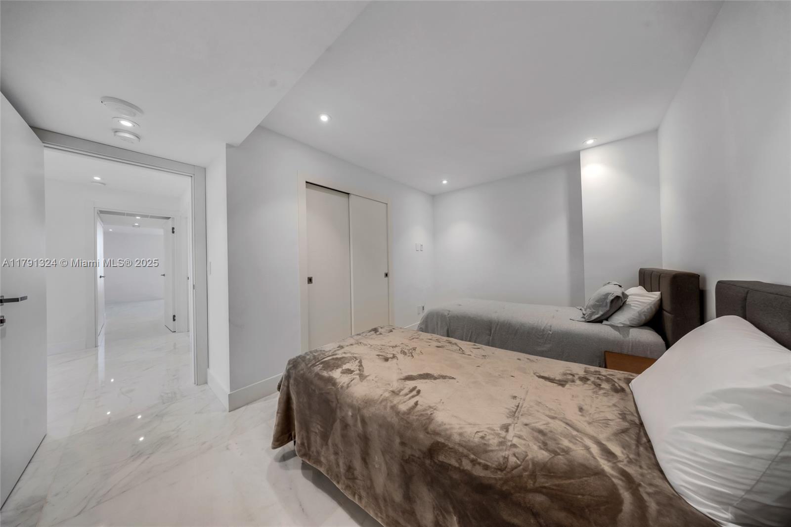 BALMORAL CONDO - Residential