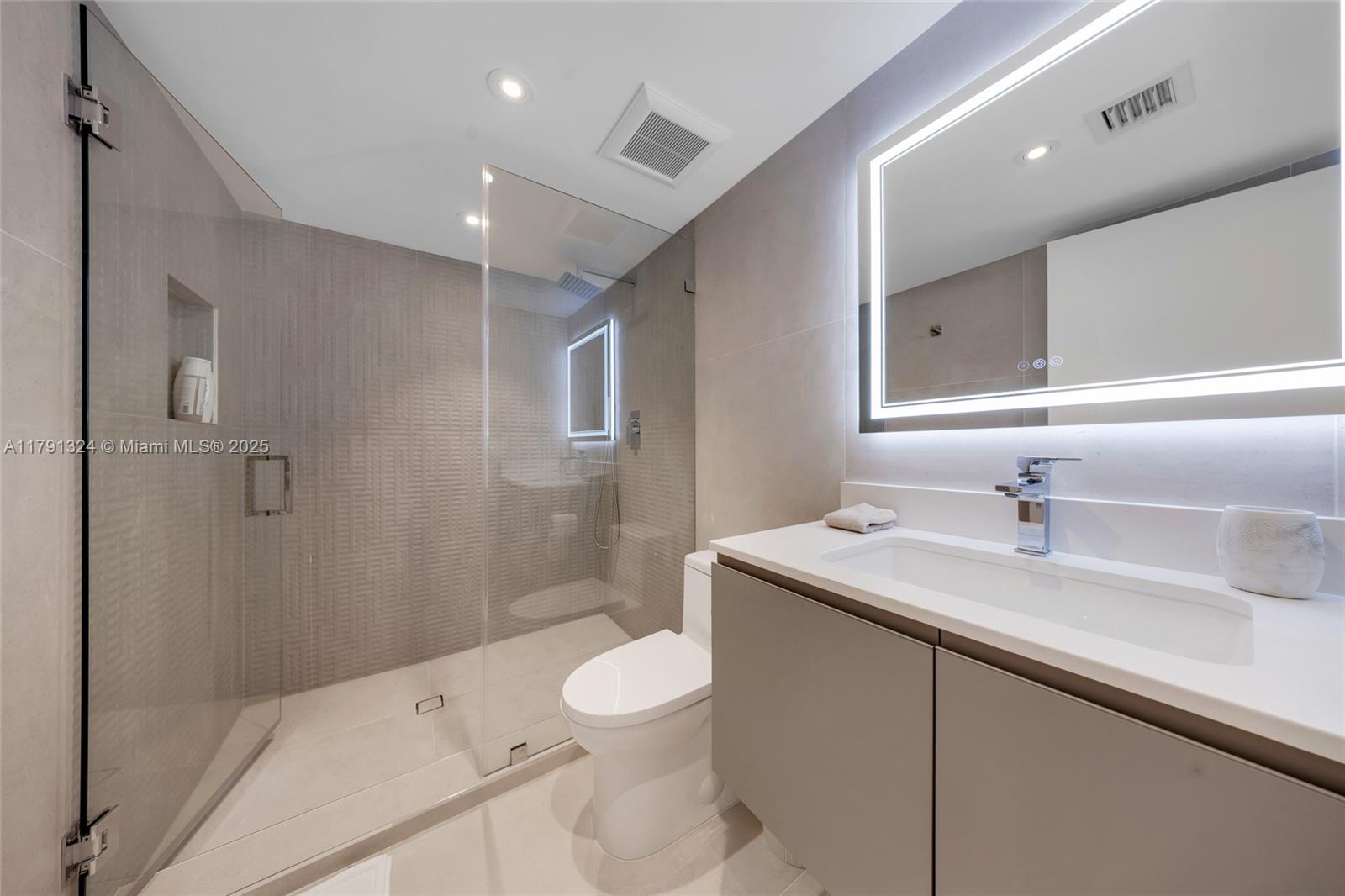 BALMORAL CONDO - Residential