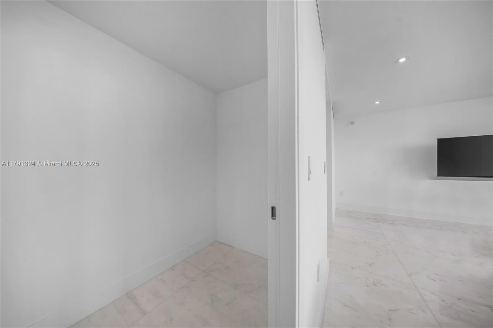 BALMORAL CONDO - Residential