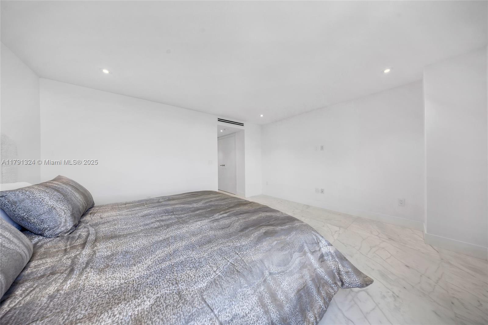 BALMORAL CONDO - Residential