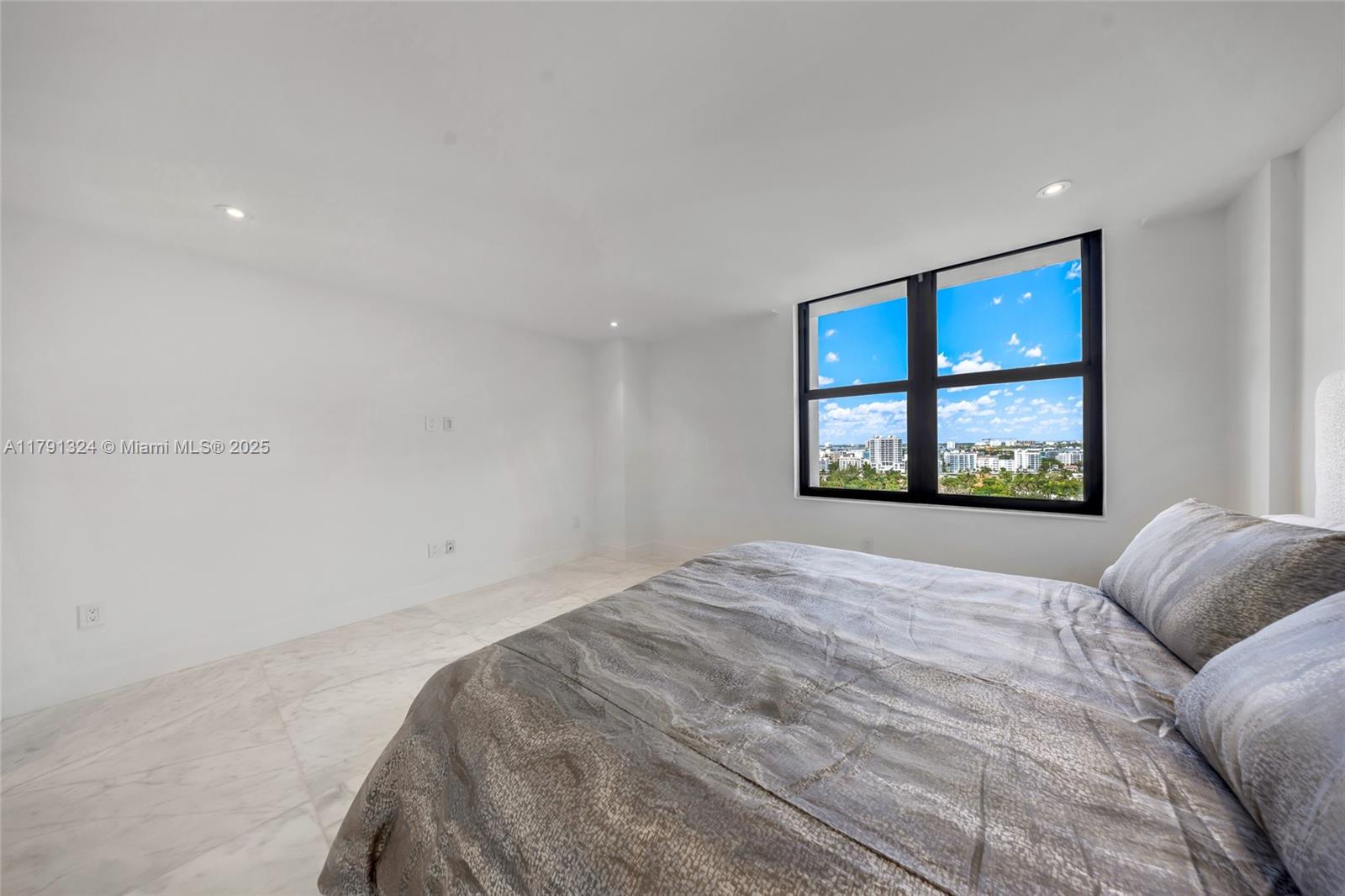 BALMORAL CONDO - Residential