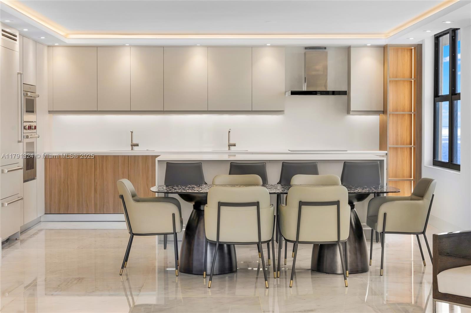 BALMORAL CONDO - Residential