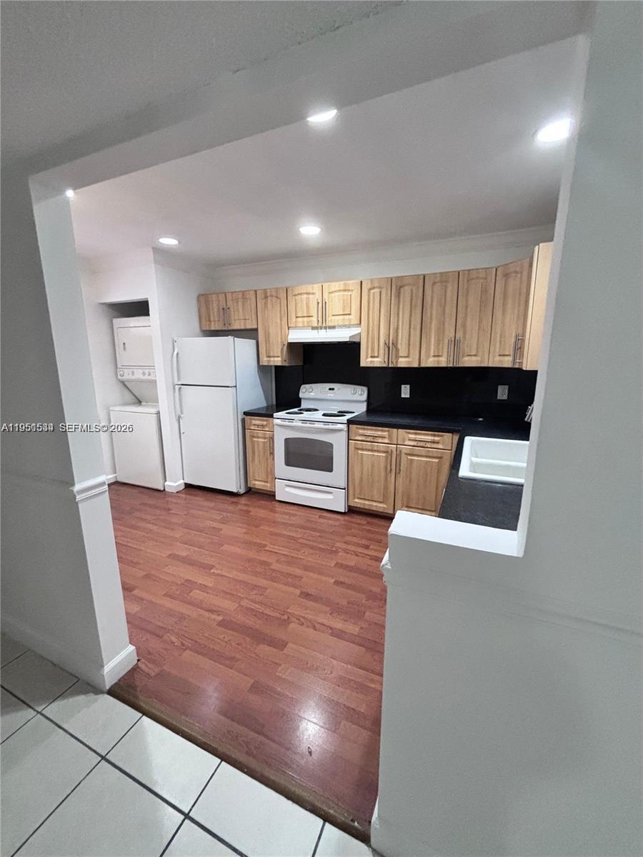 LAGO WEST CONDOMINIUM - Residential