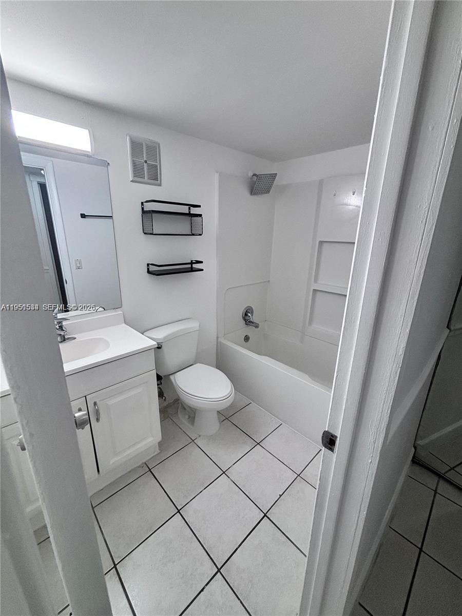 LAGO WEST CONDOMINIUM - Residential