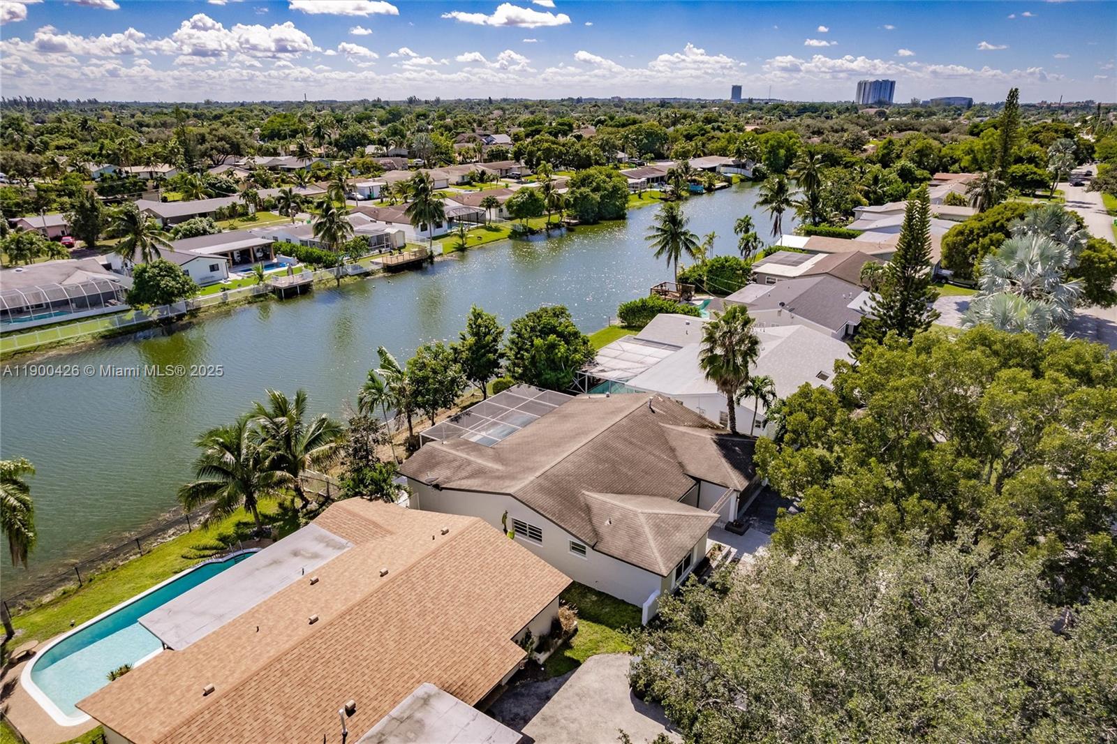 SUNRISE GOLF VILLAGE SEC - Residential Lease