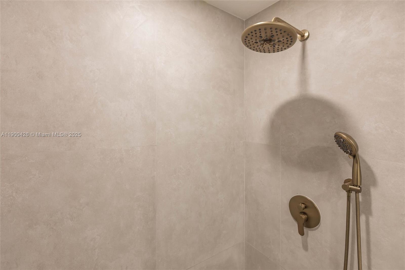 SUNRISE GOLF VILLAGE SEC - Residential Lease