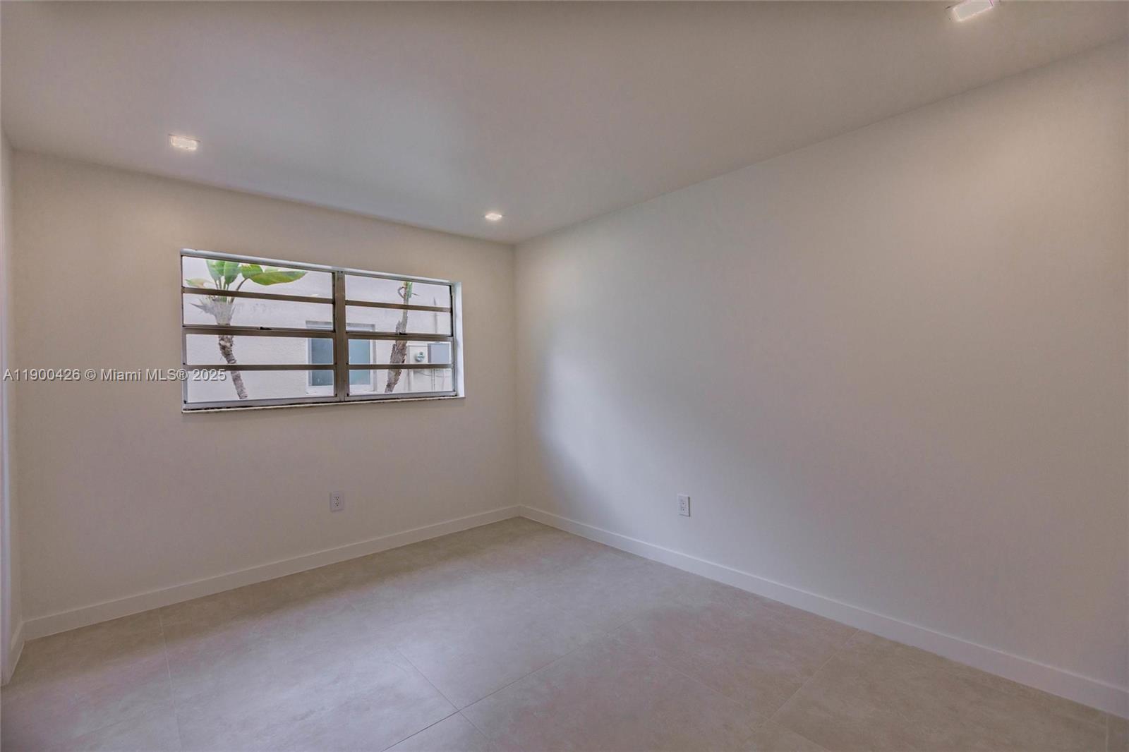 SUNRISE GOLF VILLAGE SEC - Residential Lease