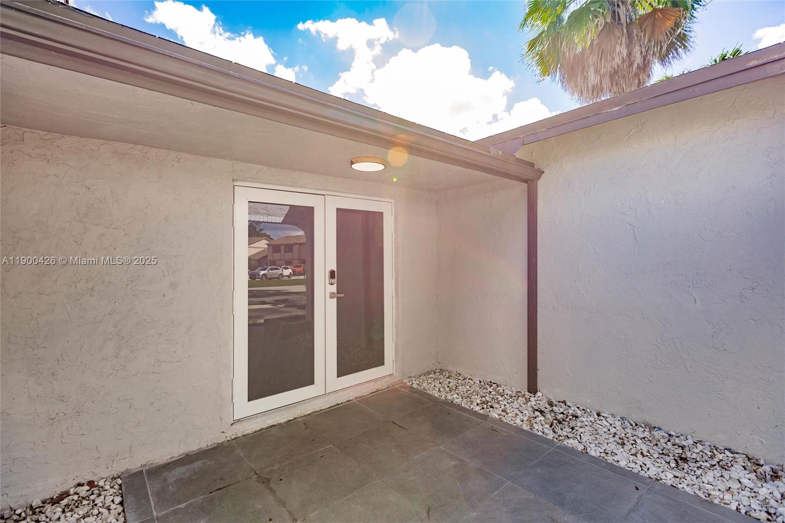 SUNRISE GOLF VILLAGE SEC - Residential Lease