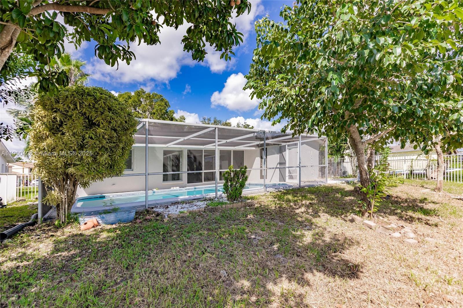 SUNRISE GOLF VILLAGE SEC - Residential Lease