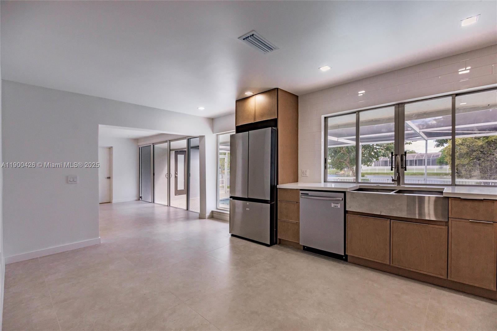 SUNRISE GOLF VILLAGE SEC - Residential Lease