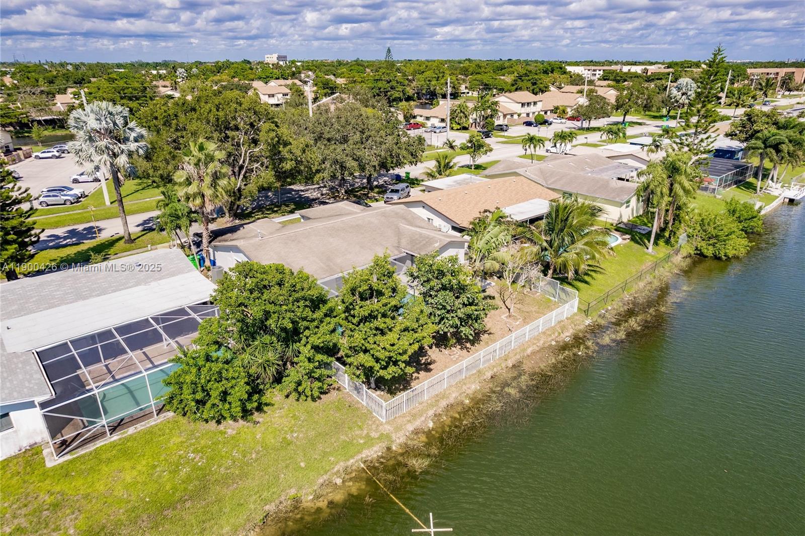 SUNRISE GOLF VILLAGE SEC - Residential Lease