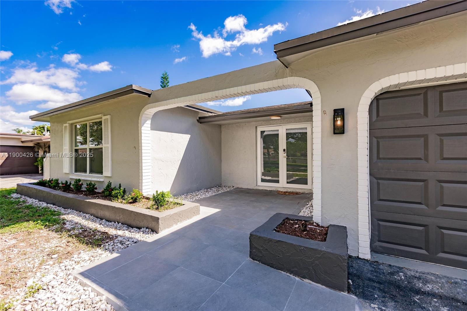 SUNRISE GOLF VILLAGE SEC - Residential Lease