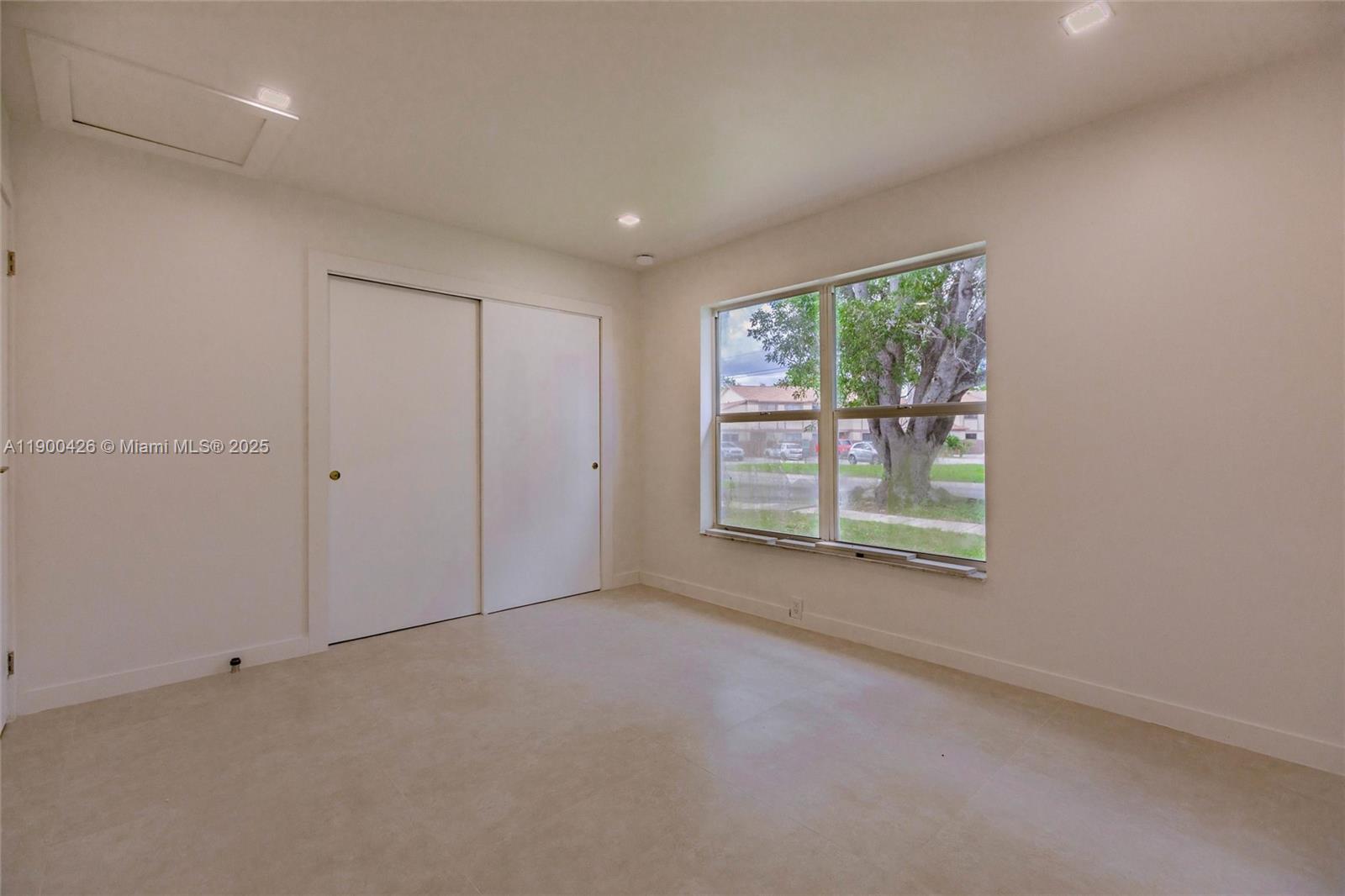 SUNRISE GOLF VILLAGE SEC - Residential Lease