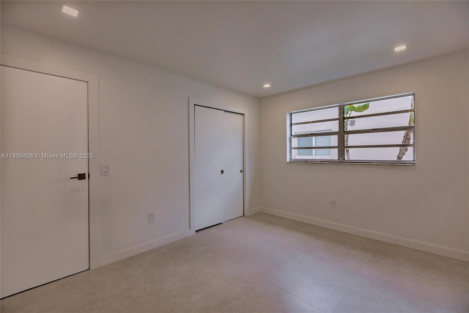 SUNRISE GOLF VILLAGE SEC - Residential Lease