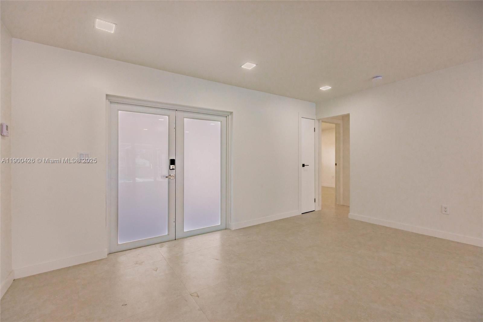 SUNRISE GOLF VILLAGE SEC - Residential Lease