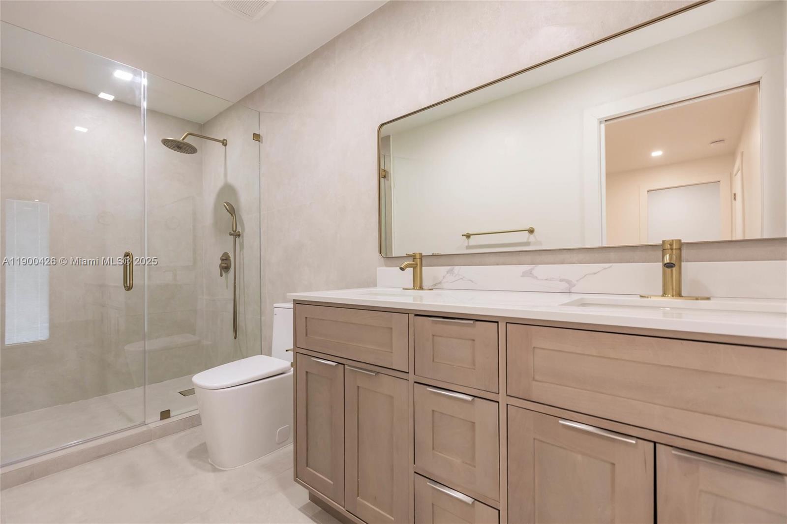 SUNRISE GOLF VILLAGE SEC - Residential Lease