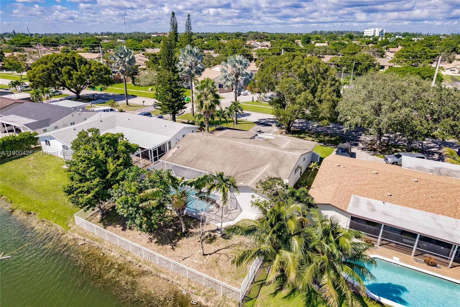 SUNRISE GOLF VILLAGE SEC - Residential Lease