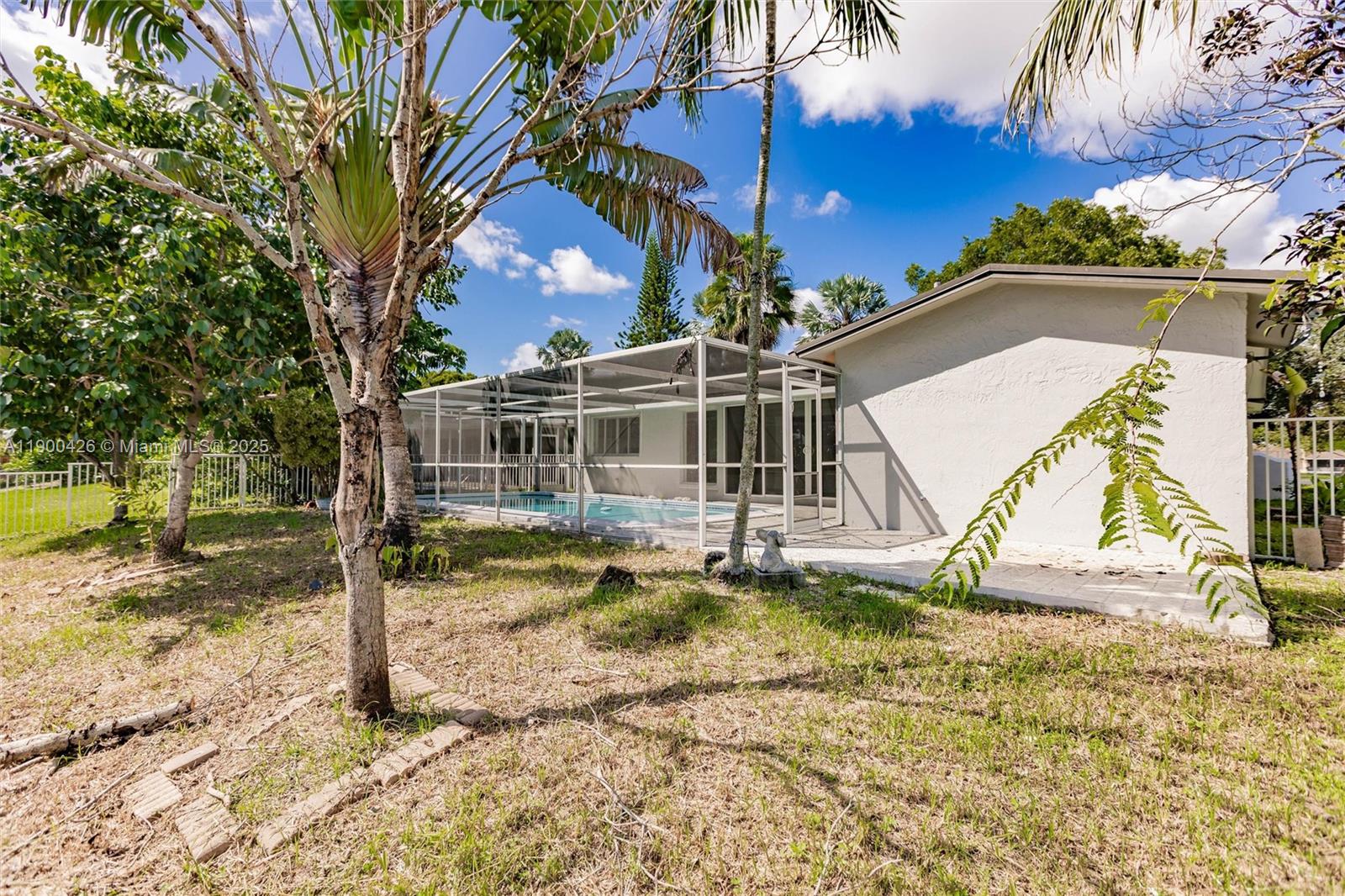 SUNRISE GOLF VILLAGE SEC - Residential Lease