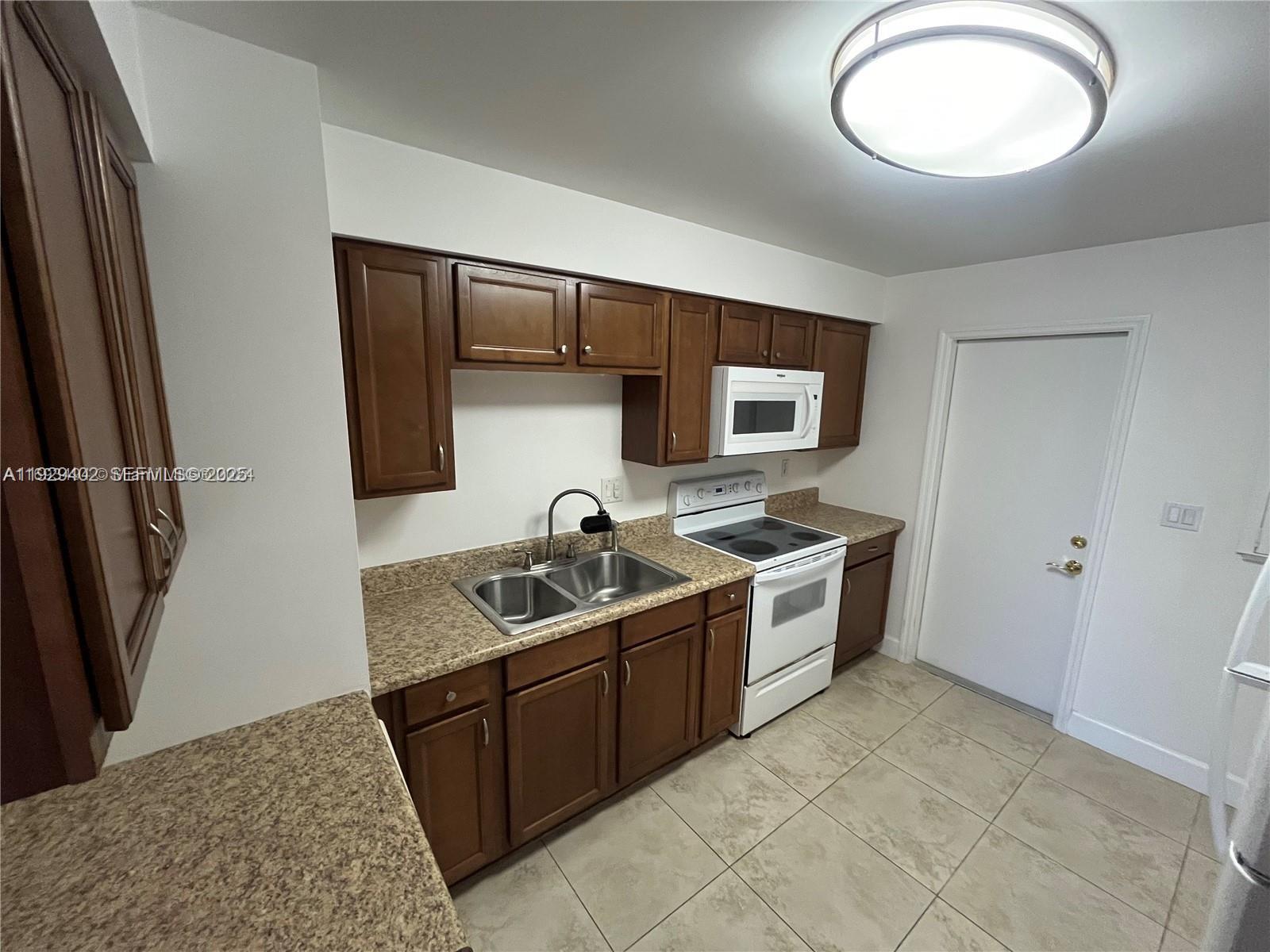 BRIARWOOD CLUB CONDO 3 - Residential Lease