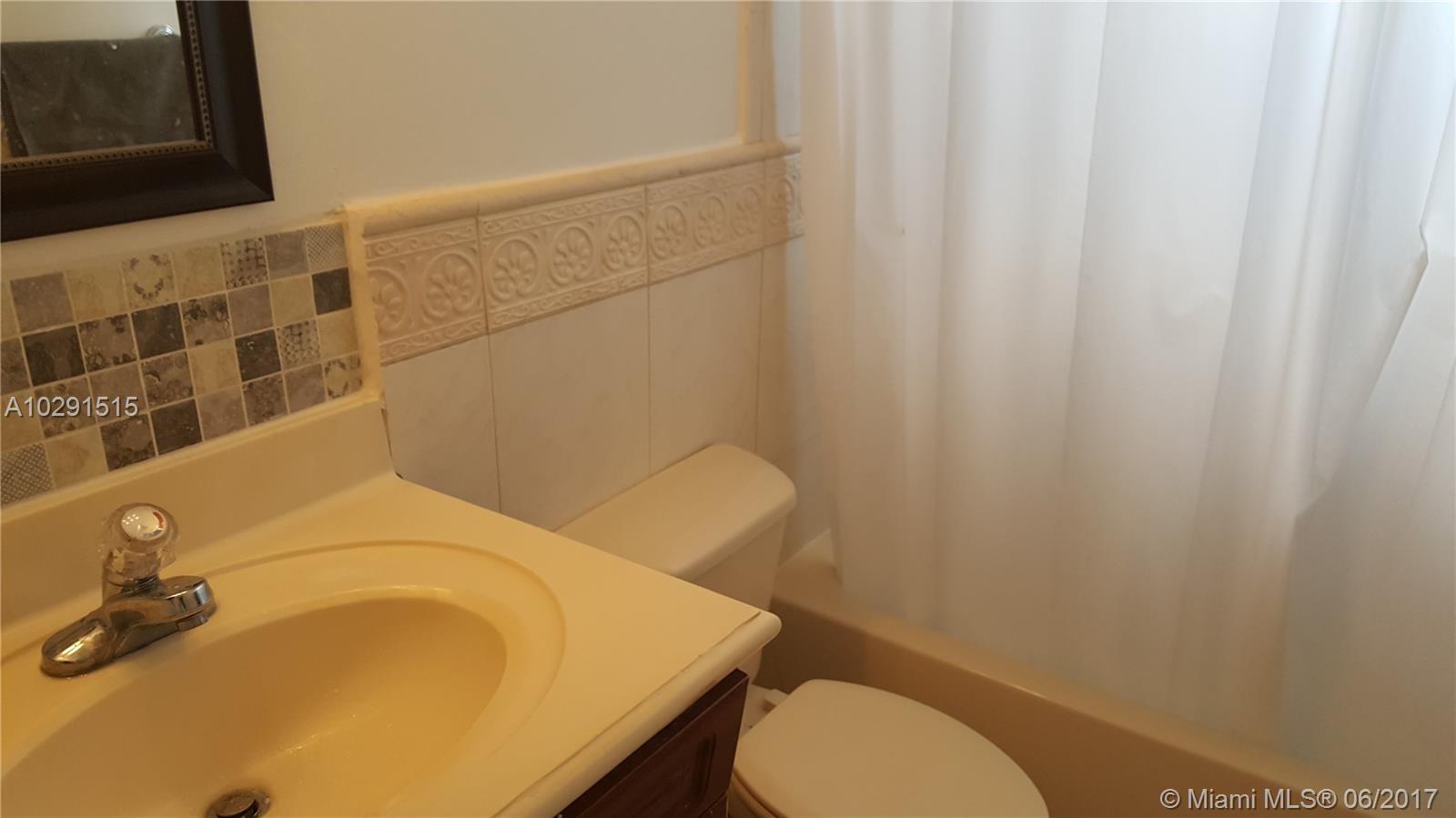 9022 SW 40 TERRACE - Residential Lease