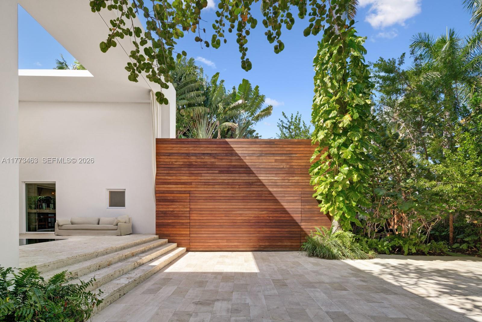 SUNSET ISLANDS-ISLAND NO - Residential