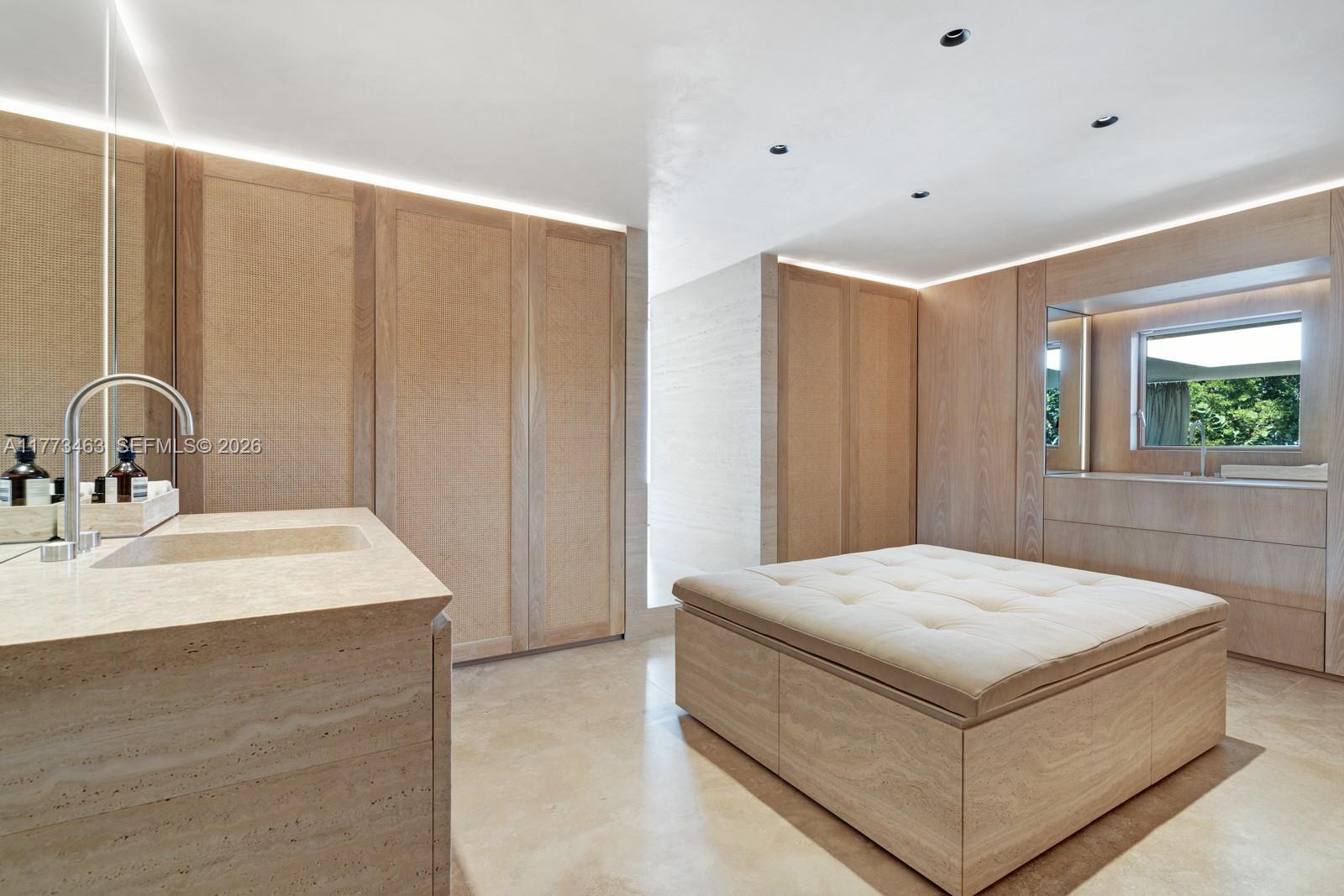 SUNSET ISLANDS-ISLAND NO - Residential