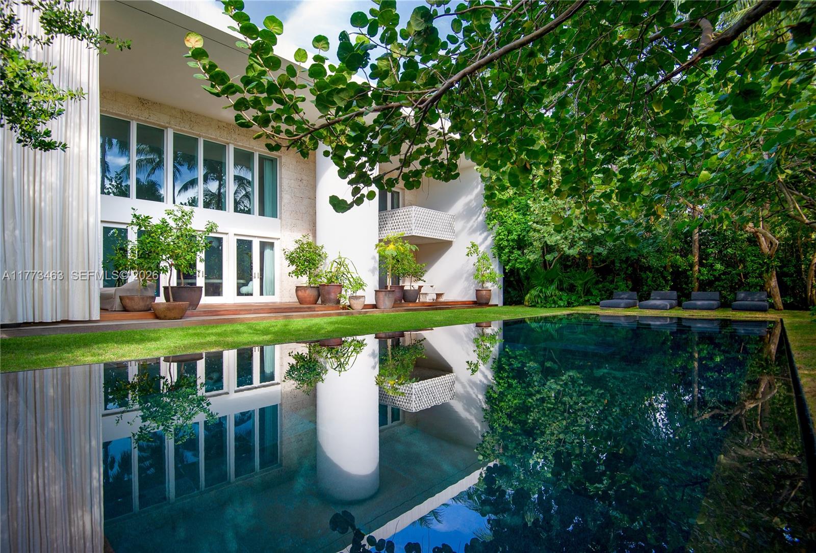 SUNSET ISLANDS-ISLAND NO - Residential