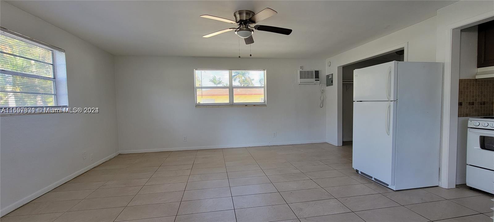 229 Se 1st St 3, Dania Beach, Miami-Dade County, Florida - 1 Bathrooms - 