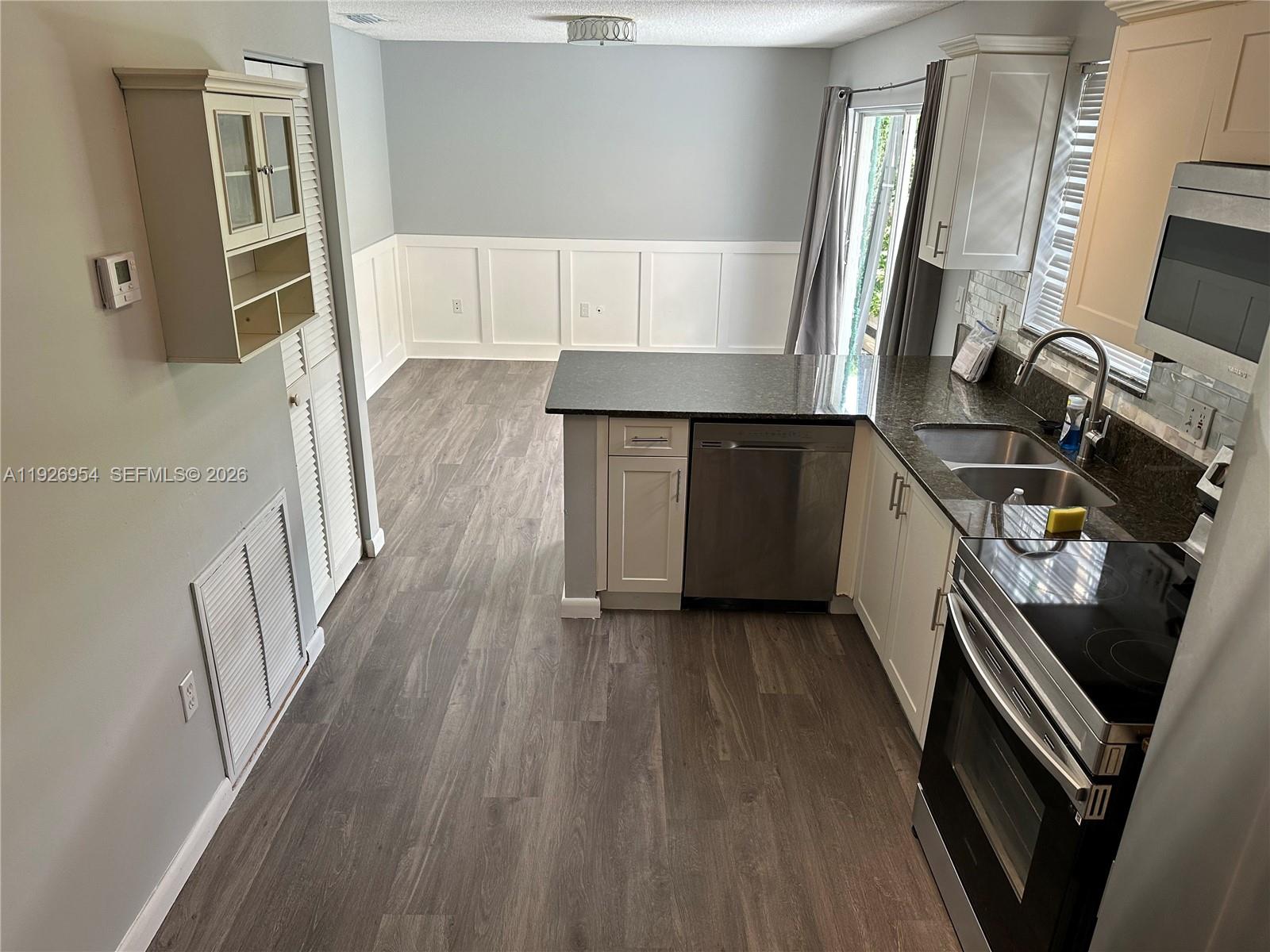 LAKES BY THE BAY SEC 6 - Residential