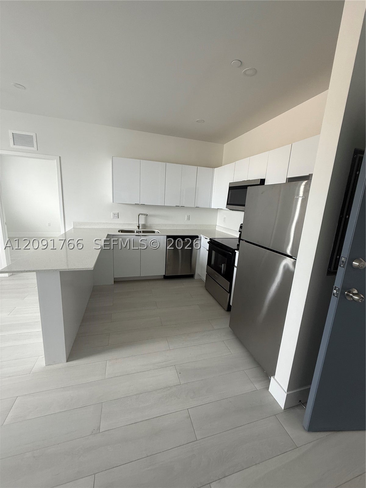 1091 E 17th St 403